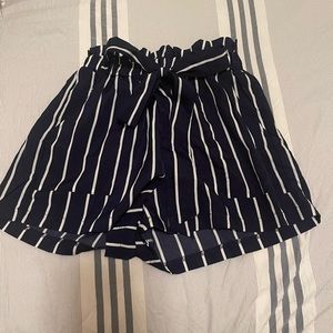 Black shorts with white stripes, tie in front